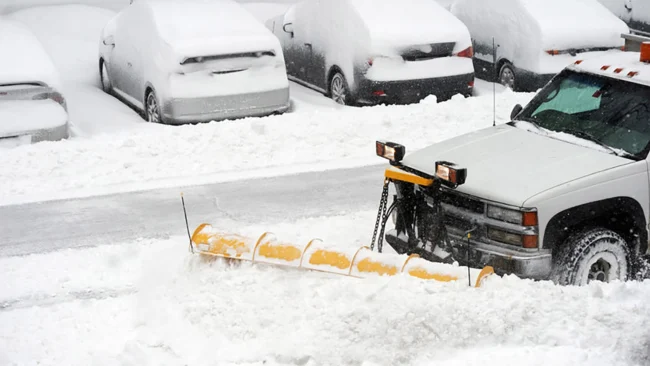 banner-commercial-property-being-cleared-of-snow