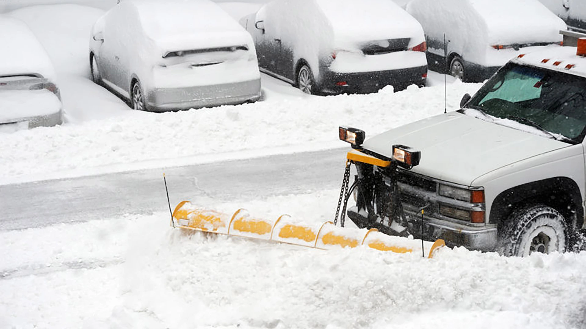 banner-commercial-property-being-cleared-of-snow