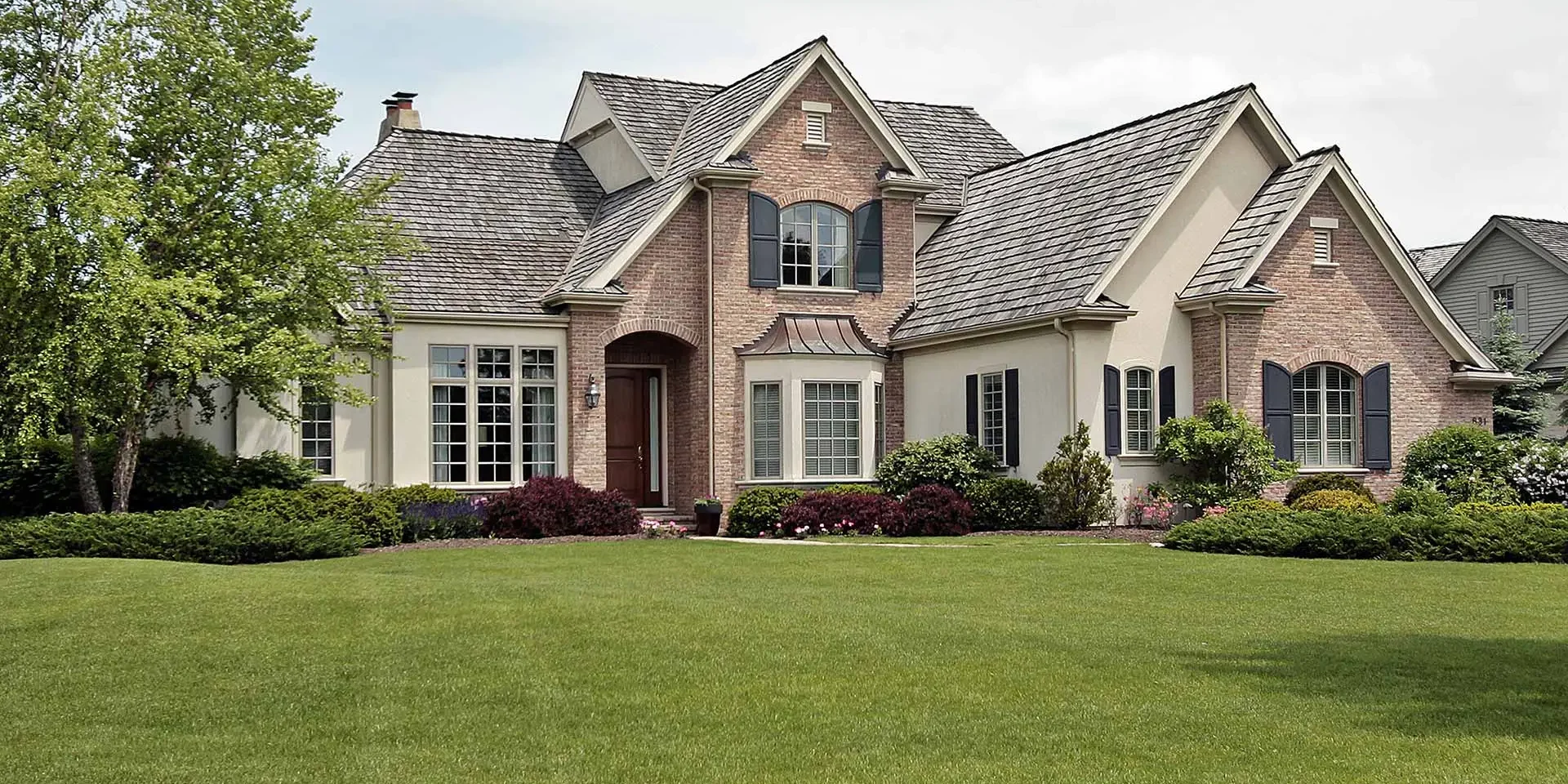 banner-home-and-maintained-lawn