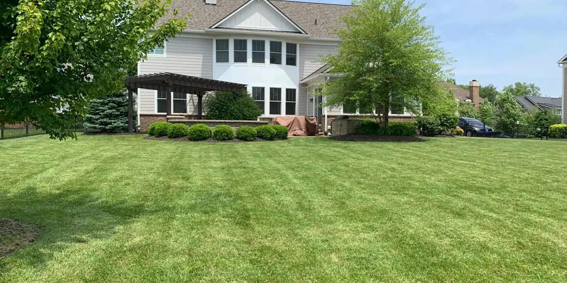 banner-maintained-lawn